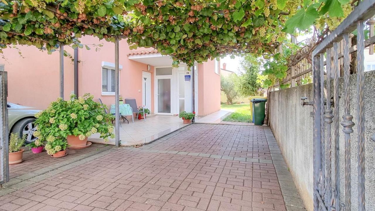 Stelia Apartment Новиград Екстериор снимка