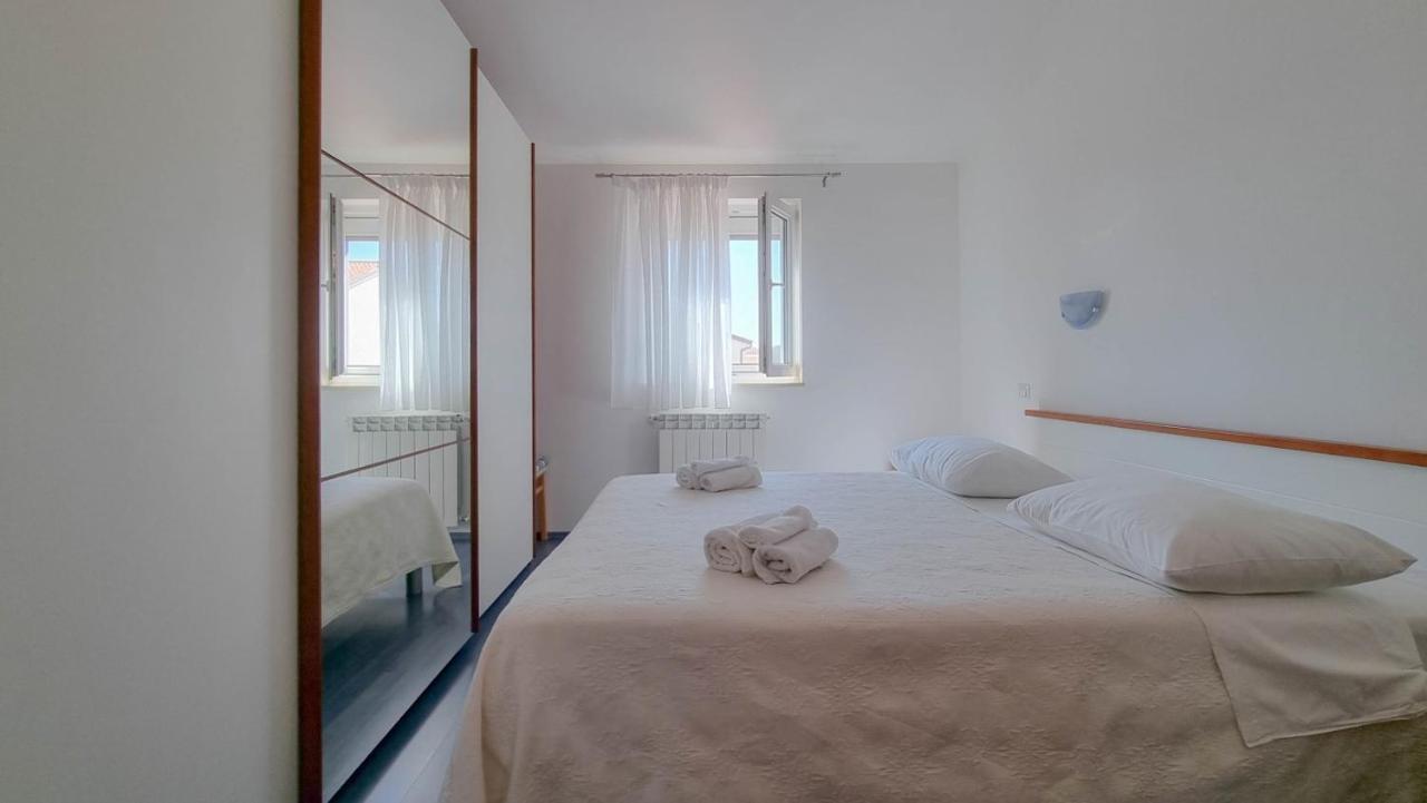 Stelia Apartment Новиград Екстериор снимка