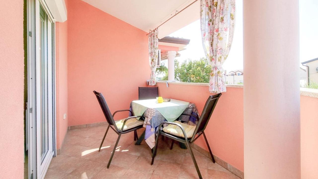 Stelia Apartment Новиград Екстериор снимка